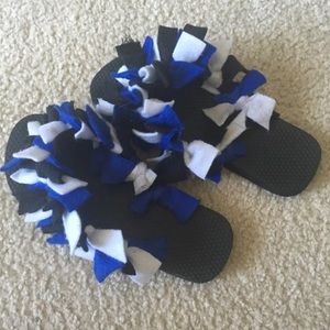 Blue back white flip flop sandal. Cloth DIY knot